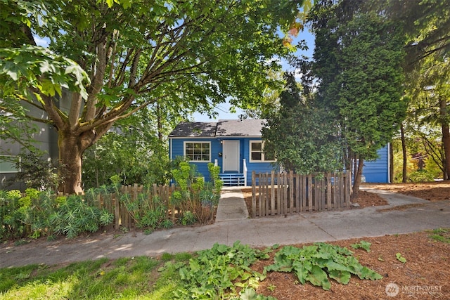 1704 27th Ave, Seattle, WA 98122 - view of front facade with a fenced front yard