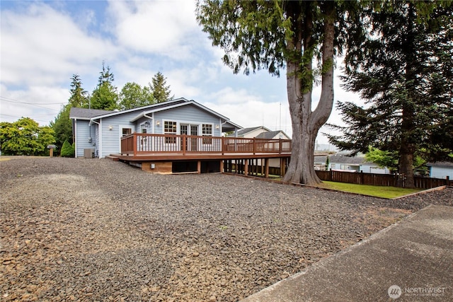 514 Mckinley Ave, Raymond, WA 98577 - view of front facade with a wooden deck
