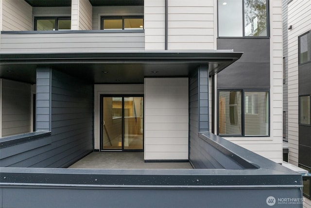 9223A 14th Ave NW, Seattle, WA 98117 - property entrance with a balcony
