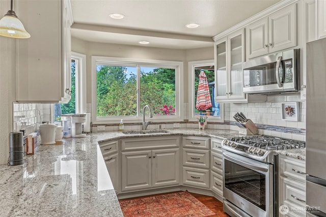 8 Clearview Dr, Longview, WA 98632 - kitchen featuring appliances with stainless steel finishes, a sink, white cabinets, decorative backsplash, and recessed lighting