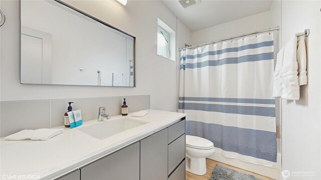 444 13th Ave, Seattle, WA 98122 - bathroom featuring vanity, toilet, a shower with curtain, and wood finished floors