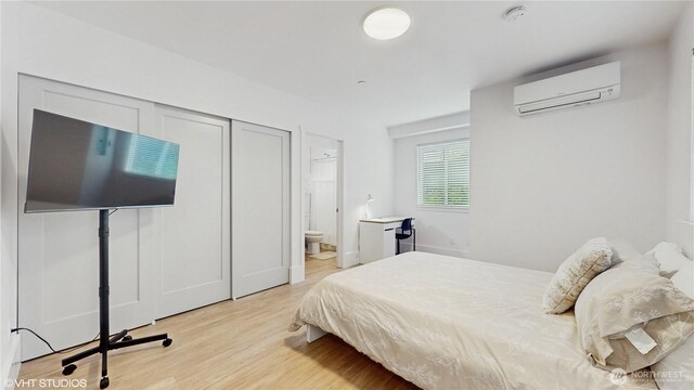 444 13th Ave, Seattle, WA 98122 - bedroom with a wall unit AC, light wood finished floors, ensuite bathroom, and a closet