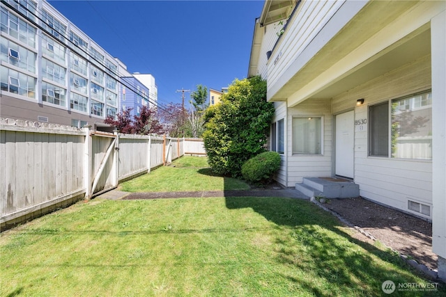8530 Nesbit Ave N, Seattle, WA 98103 - view of yard