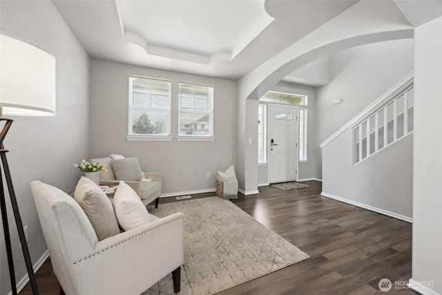 18216 80th Ave E, Puyallup, WA 98375 - foyer entrance featuring arched walkways, wood finished floors, baseboards, and a tray ceiling