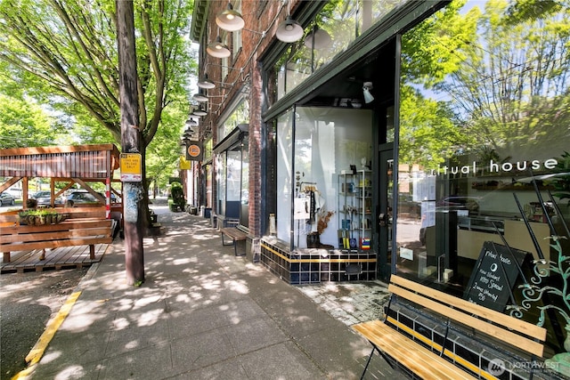 215 20th Ave E Unit 203, Seattle, WA 98112 - view of patio / terrace