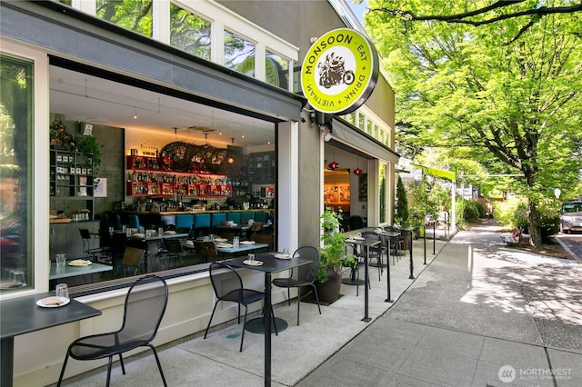 215 20th Ave E Unit 203, Seattle, WA 98112 - view of patio