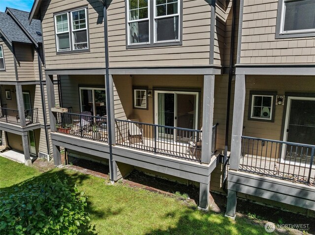 7165 27th Ave SW, Seattle, WA 98106 - rear view of property featuring a lawn