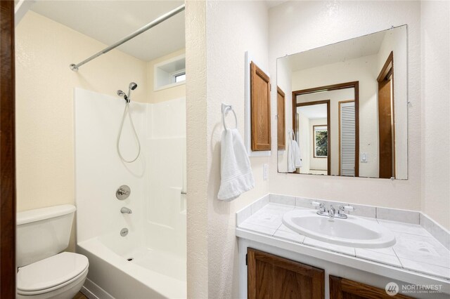 7581 Old Redmond Rd # 4, Redmond, WA 98052 - bathroom featuring toilet, bathtub / shower combination, and vanity