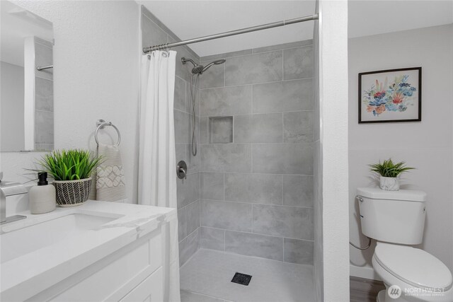 5310 26th Ave S, Seattle, WA 98108 - full bath with vanity, toilet, and tiled shower