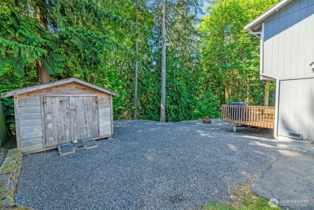 10704 25th Pl NE, Lake Stevens, WA 98258 - view of parking featuring a storage unit