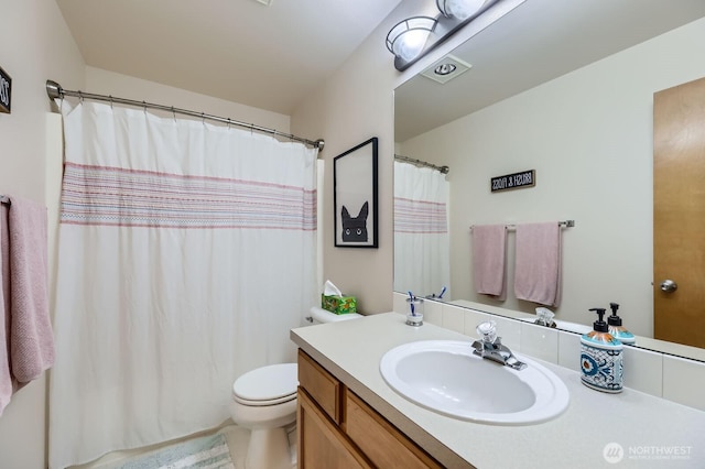 10829 19th Ave SE Unit 3C, Everett, WA 98208 - full bath with toilet, vanity, and a shower with curtain