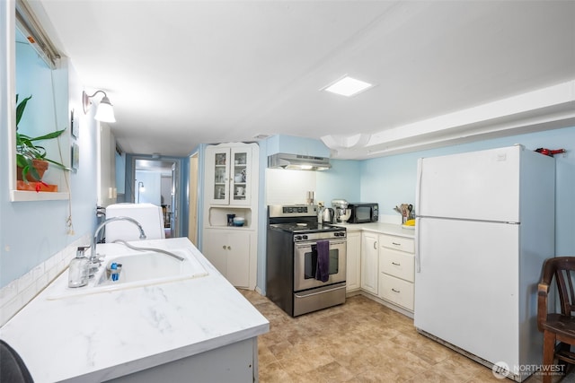 410 N 48th St, Seattle, WA 98103 - kitchen featuring freestanding refrigerator, stainless steel electric range oven, a sink, light countertops, and black microwave