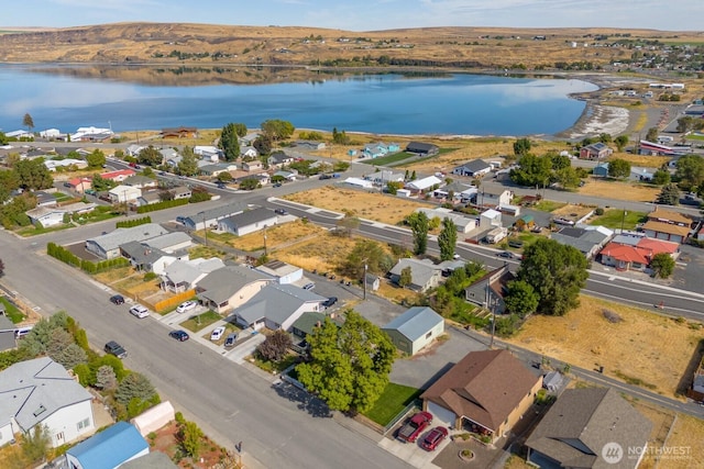 30 Hemlock St N, Soap Lake, WA 98851 - aerial view of residential area featuring a nearby body of water