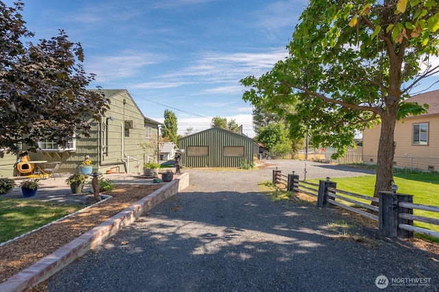 30 Hemlock St N, Soap Lake, WA 98851 - view of yard featuring gravel driveway and an outdoor structure