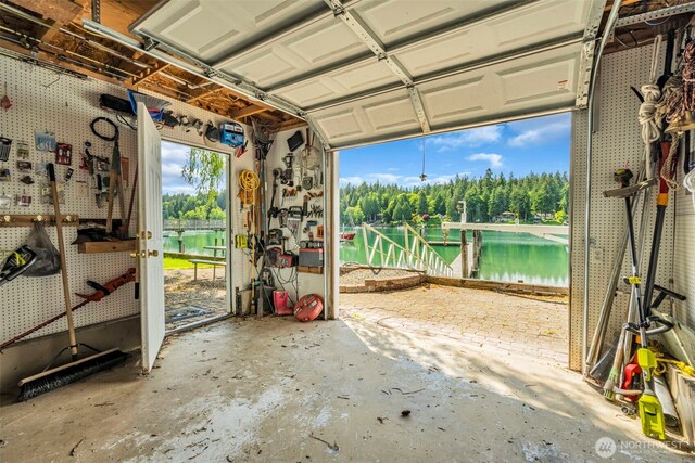 6490 NE Monte Vista Dr, Bainbridge Island, WA 98110 - garage featuring a water view