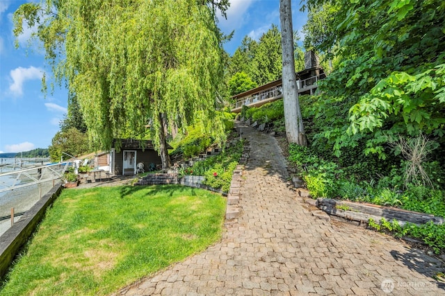 6490 NE Monte Vista Dr, Bainbridge Island, WA 98110 - view of yard featuring an outbuilding