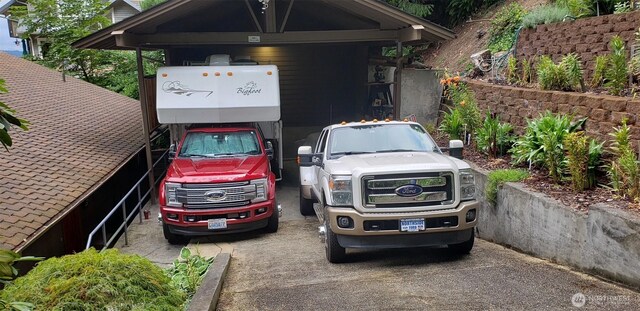 6490 NE Monte Vista Dr, Bainbridge Island, WA 98110 - view of car parking