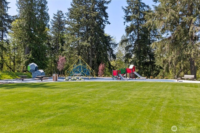 8310 115th Pl SE Unit 3, Newcastle, WA 98056 - view of property's community featuring a yard