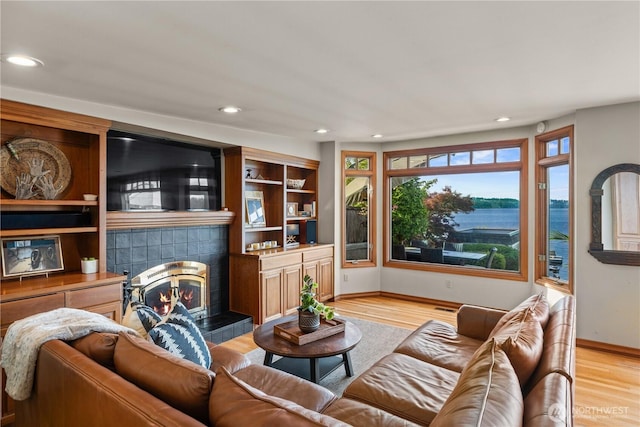 17834 SE 40th Pl, Bellevue, WA 98008 - living area featuring light wood-type flooring, baseboards, recessed lighting, and a fireplace