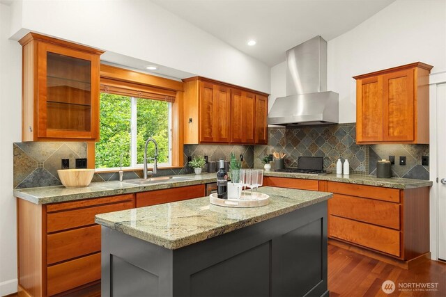 11005 NE 100th Pl, Kirkland, WA 98033 - kitchen featuring a sink, wall chimney exhaust hood, dark wood finished floors, gas stovetop, and a kitchen island