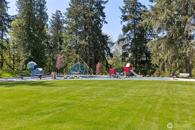 8307 115th Pl SE Unit 26, Newcastle, WA 98056 - view of property's community featuring a yard