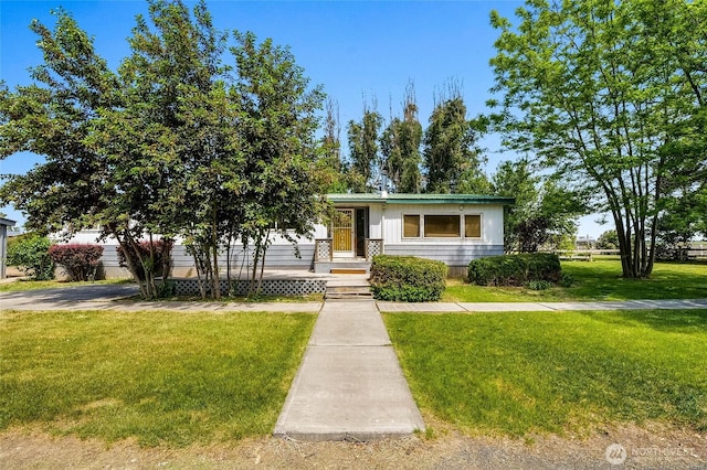 338 Potato Hill Rd NE, Moses Lake, WA 98837 - view of front of home featuring a front lawn
