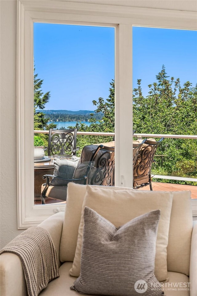 7440 SE 32nd St, Mercer Island, WA 98040 - sitting room featuring a water view