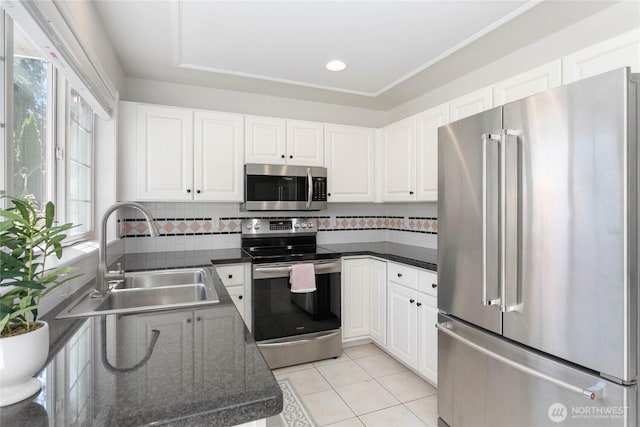 562 W Lake Samish Dr, Bellingham, WA 98229 - kitchen featuring stainless steel appliances, a sink, dark countertops, healthy amount of natural light, and recessed lighting