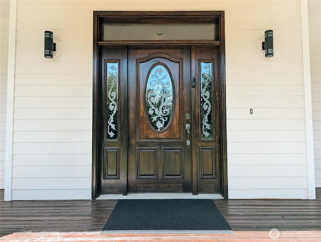 10920 Chaucer St SE, Olympia, WA 98501 - property entrance with a porch