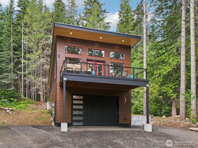 3271 Via Kachess Rd, Easton, WA 98925 - contemporary house featuring a garage, driveway, and a balcony