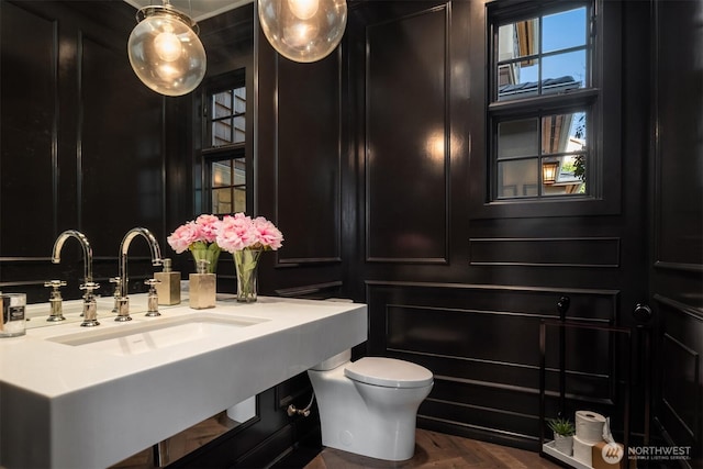 9420 NE 31st St, Clyde Hill, WA 98004 - half bath with toilet and vanity