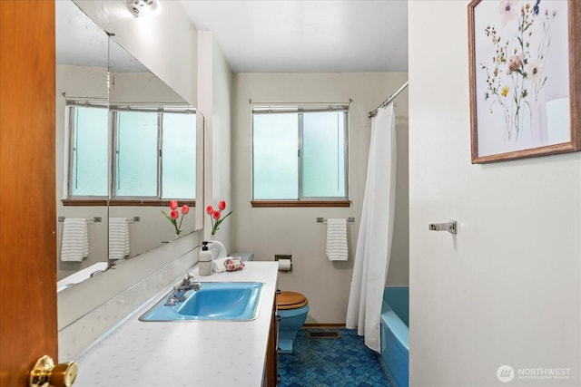 9125 221st St SW, Edmonds, WA 98026 - full bathroom with toilet, vanity, and shower / bath combination with curtain