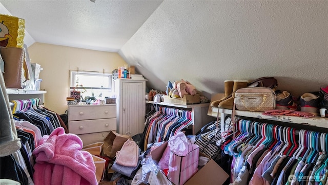 123 NE C St, College Place, WA 99324 - bedroom featuring vaulted ceiling and a textured ceiling