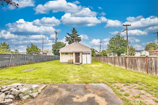 3827 S Morgan St, Seattle, WA 98118 - view of yard with an outdoor structure
