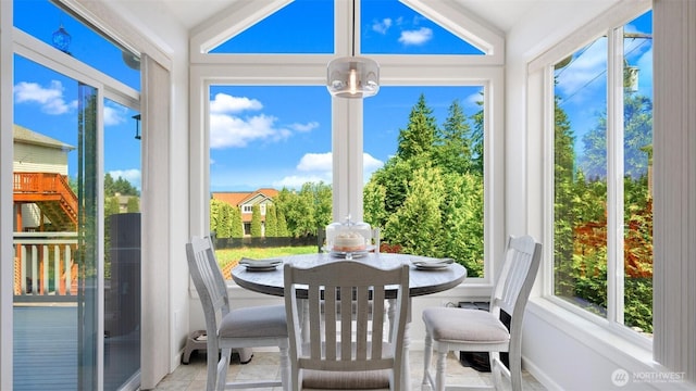 11572 NE Skyward Loop, Kingston, WA 98346 - sunroom with vaulted ceiling