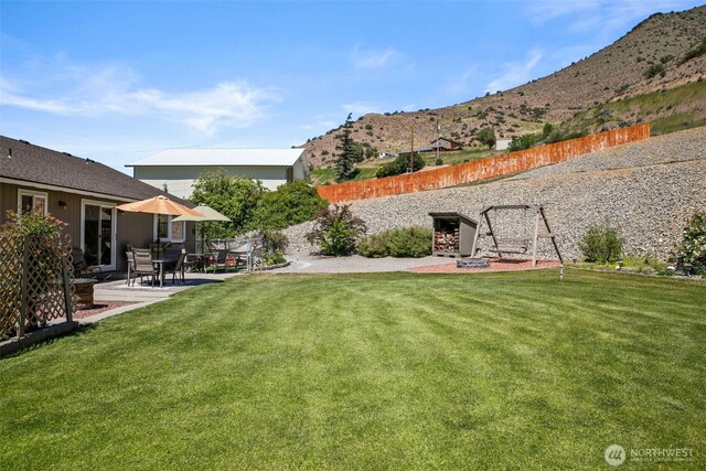 6132 Entiat River Rd, Entiat, WA 98822 - view of yard with a patio and a mountain view