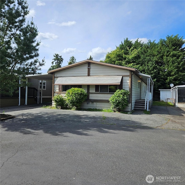 7031 NE 175th St Unit 20, Kenmore, WA 98028 - manufactured / mobile home with driveway