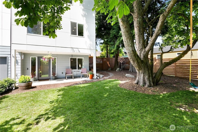 2736 SW Holden St, Seattle, WA 98126 - view of yard with a patio