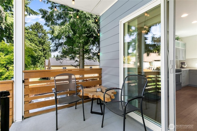 2736 SW Holden St, Seattle, WA 98126 - view of balcony