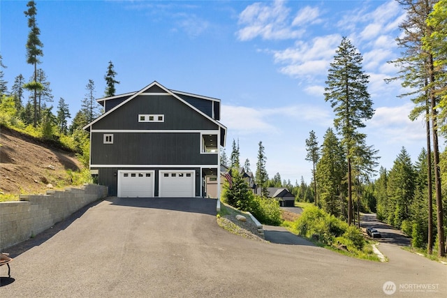 720 Stone Ridge Dr, Cle Elum, WA 98922 - view of home's exterior featuring driveway and a garage
