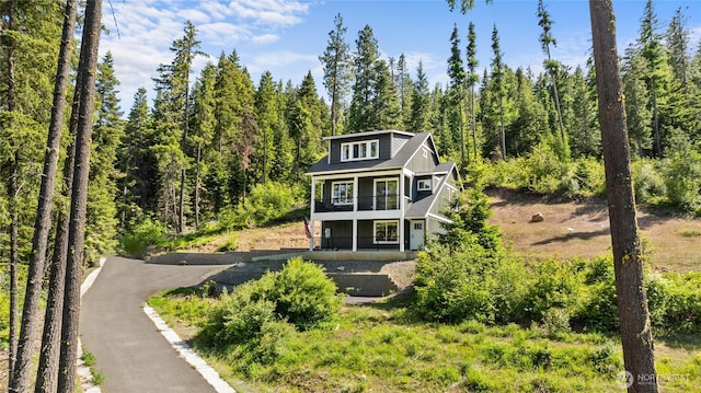 720 Stone Ridge Dr, Cle Elum, WA 98922 - view of front facade featuring a wooded view and a balcony