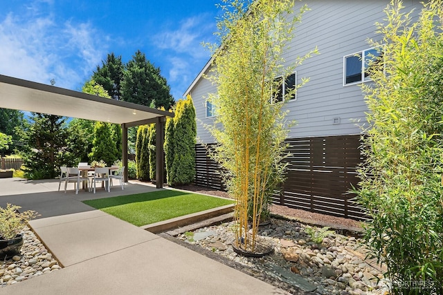 8622 NE 177th Pl, Bothell, WA 98011 - view of yard featuring a patio