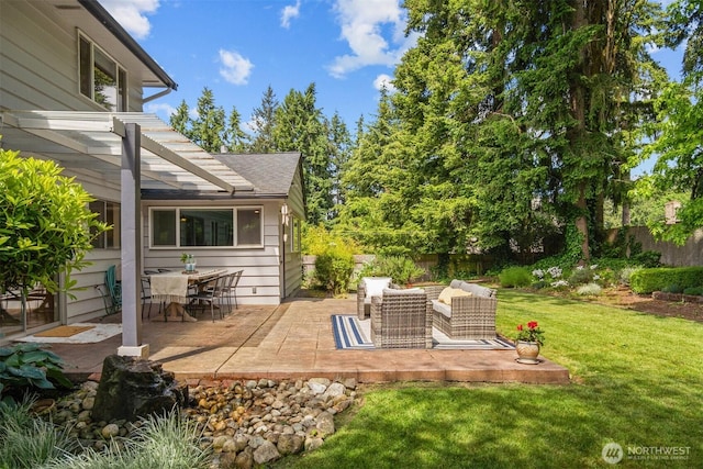 15406 NE 3rd Pl, Bellevue, WA 98007 - view of yard with a patio