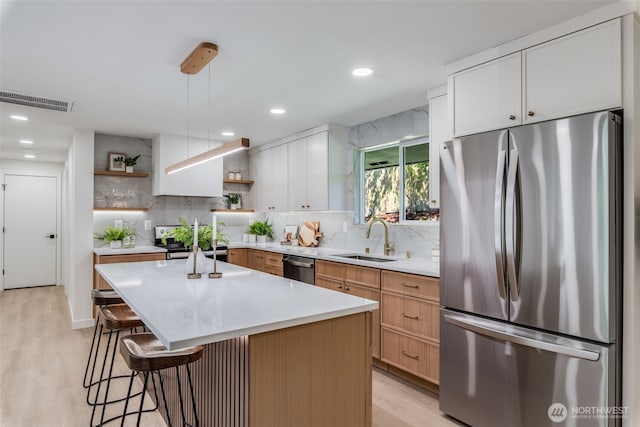 30156 2nd Pl SW, Federal Way, WA 98023 - kitchen with stainless steel appliances, open shelves, a sink, backsplash, and recessed lighting