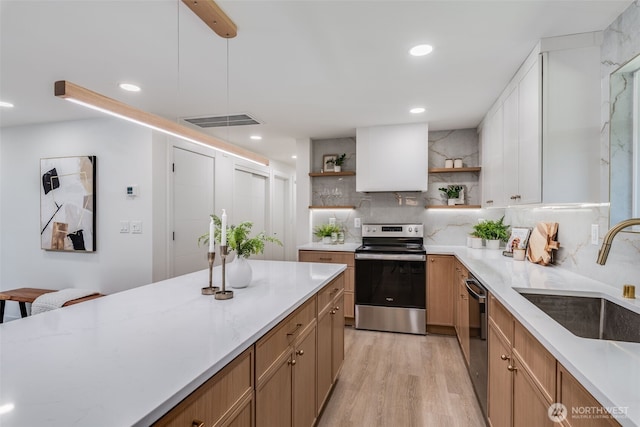 30156 2nd Pl SW, Federal Way, WA 98023 - kitchen featuring electric range, open shelves, a sink, dishwashing machine, and light wood finished floors