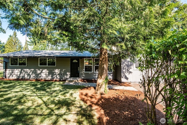 30156 2nd Pl SW, Federal Way, WA 98023 - ranch-style house with a front yard