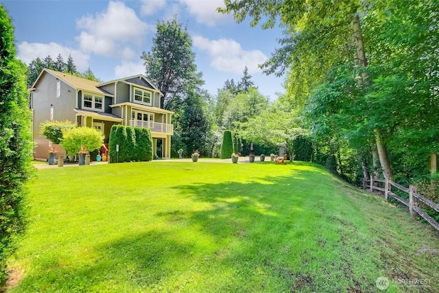 20208 81st Pl NE, Kenmore, WA 98028 - view of yard featuring a balcony