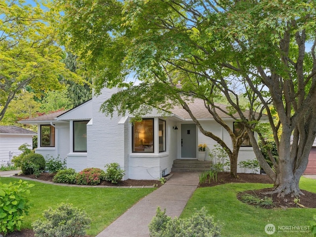 1536 NW 100th St, Seattle, WA 98177 - view of front facade featuring brick siding and a front lawn