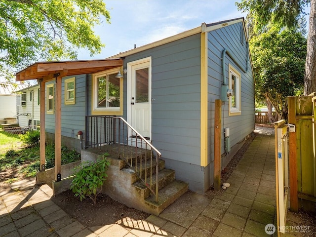 9010 13th Ave SW, Seattle, WA 98106 - view of front of property featuring crawl space