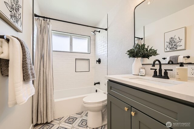 21602 49th Pl W, Mountlake Terrace, WA 98043 - full bath featuring vanity, shower / tub combo with curtain, and toilet